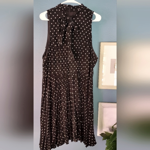 Torrid Challis Tie-Front Swing Dress Black Polka Dot Dress size 18 - Picture 4 of 8